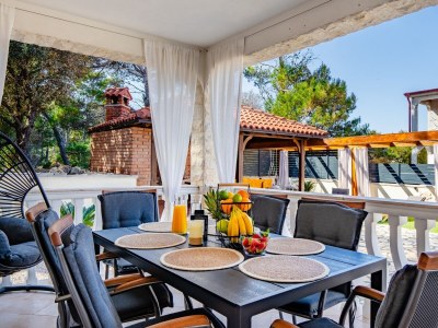 Apartment Two bedroom apartment with terrace Vir A-24513-a in Vir - Apartment