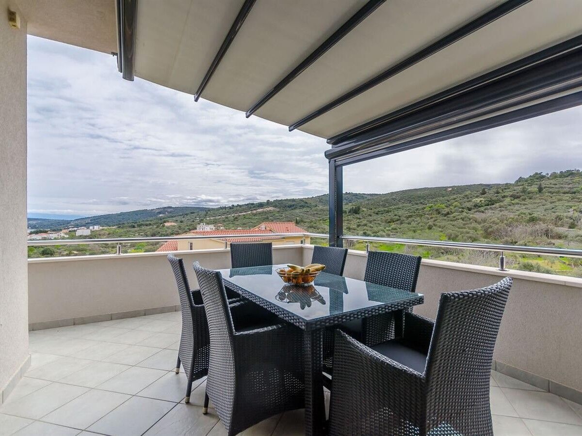 Apartment Three bedroom apartment with terrace and sea view Slatine, Čiovo A-24692-a