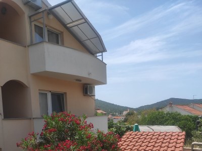 Apartment One bedroom apartment with terrace and sea view Vinišće, Trogir A-8660-b - Outdoor photo 13