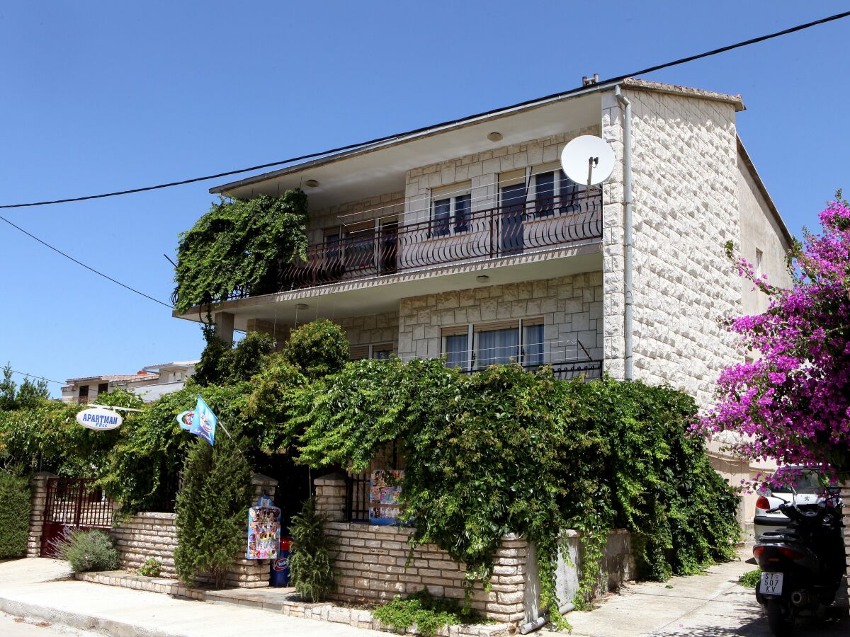 Apartment Three bedroom apartment near beach Vinišće, Trogir A-4892-a - Outdoor photo 3