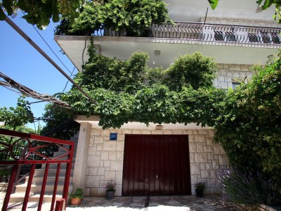 Apartment Three bedroom apartment near beach Vinišće, Trogir A-4892-a - Outdoor photo 8