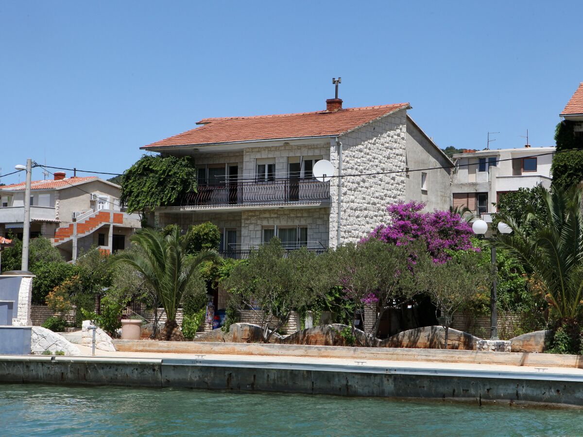 Apartment Three bedroom apartment near beach Vinišće, Trogir A-4892-b - Outdoor photo 2