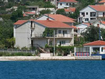 Apartment Three bedroom apartment near beach Vinišće, Trogir A-4892-b in Vinišće - Apartment