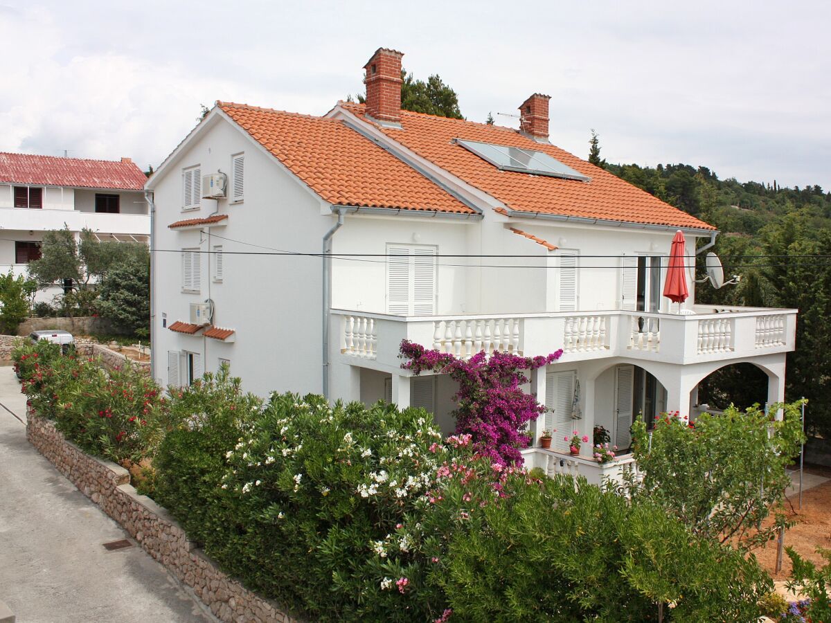 Apartment Two bedroom apartment with terrace and sea view Barbat, Rab A-4962-a