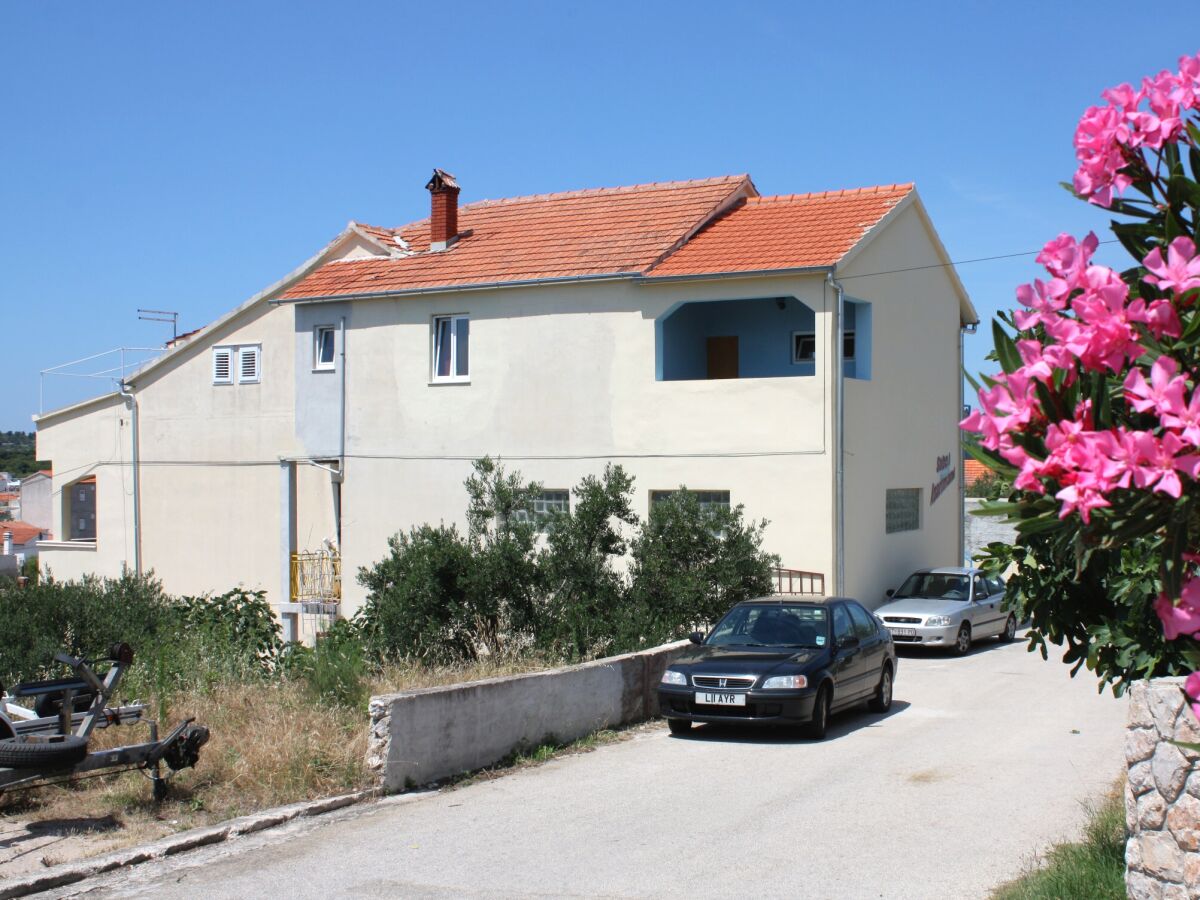 Apartment Two bedroom apartment with terrace and sea view Jezera, Murter A-5063-c