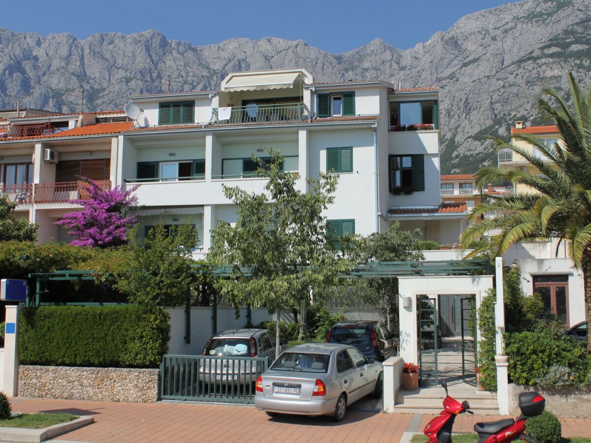 Apartment One bedroom apartment with balcony and sea view Makarska A-6632-b
