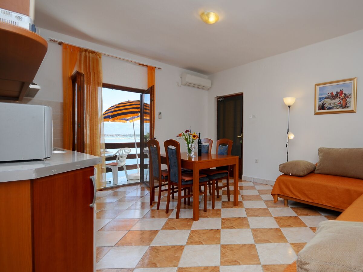 Apartment One bedroom apartment with balcony and sea view Nin, Zadar A-6153-c