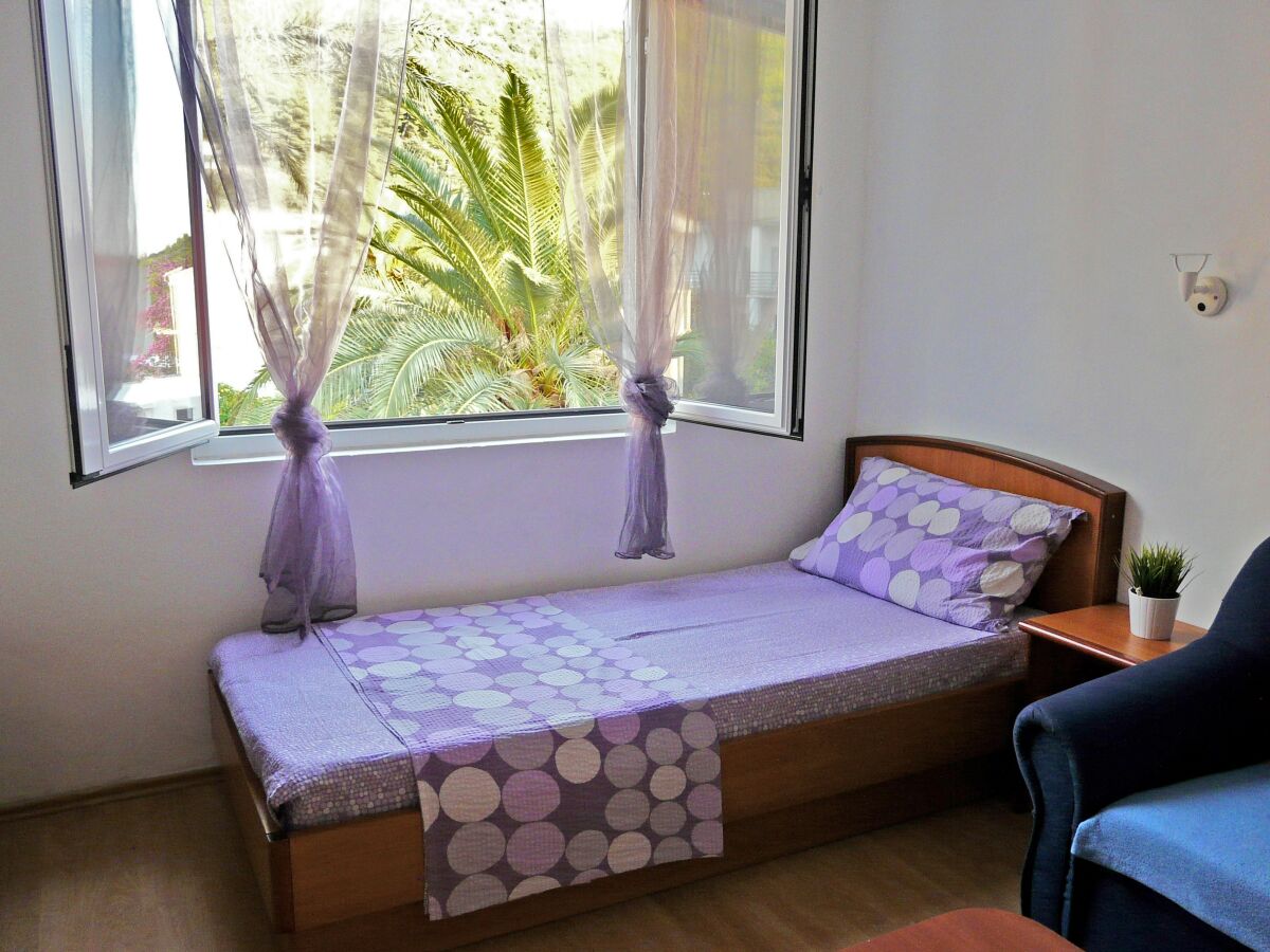 Apartment One bedroom apartment with balcony and sea view Drvenik Donja vala, Makarska A-6756-a