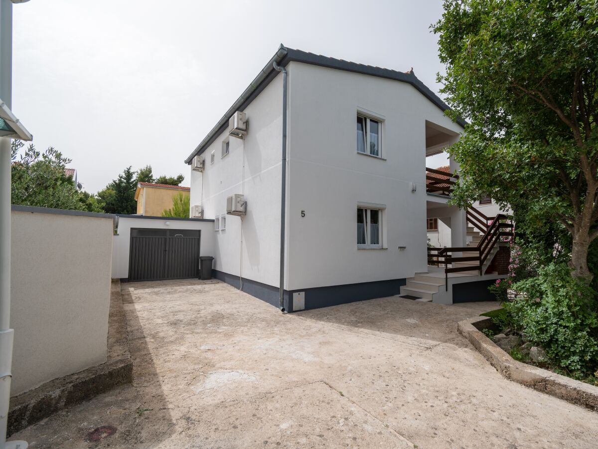 Apartment Apartments by the sea Starigrad, Paklenica - 6580 - Outdoor photo 3