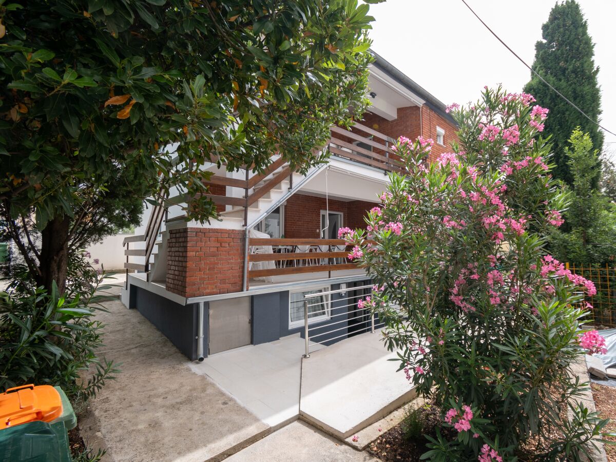 Apartment Two bedroom apartment with terrace Starigrad, Paklenica A-6580-b