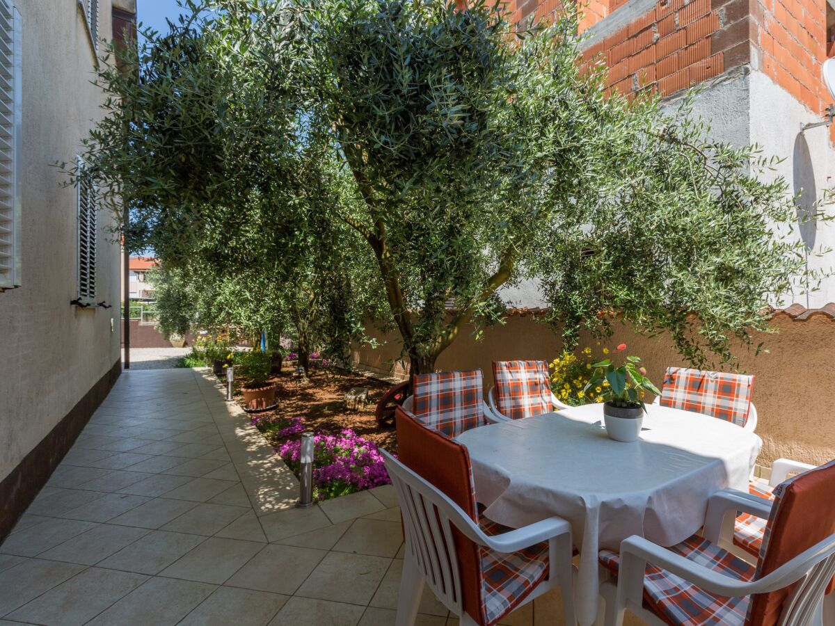 Apartment Two bedroom apartment with terrace Tar, Poreč A-6948-b