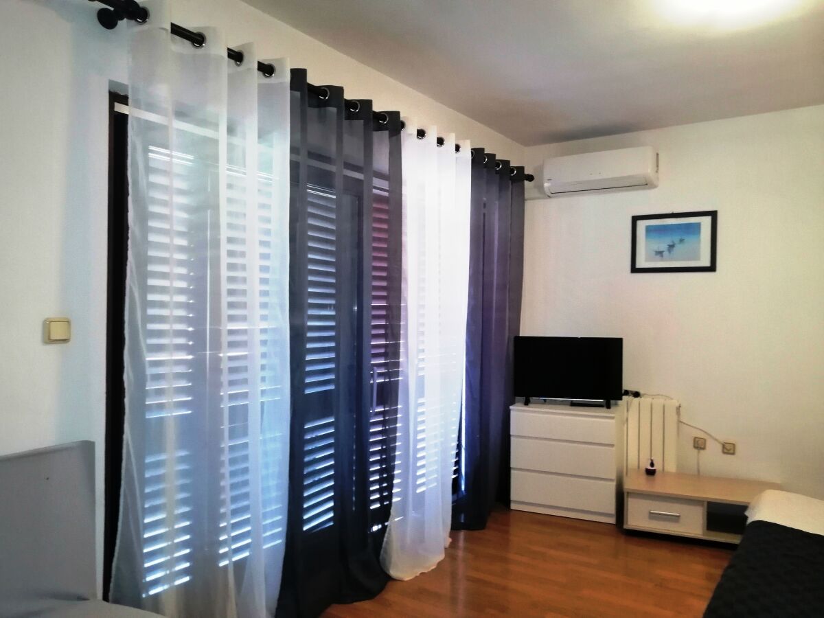 Apartment One bedroom apartment with balcony Valbandon, Fažana A-7355-e