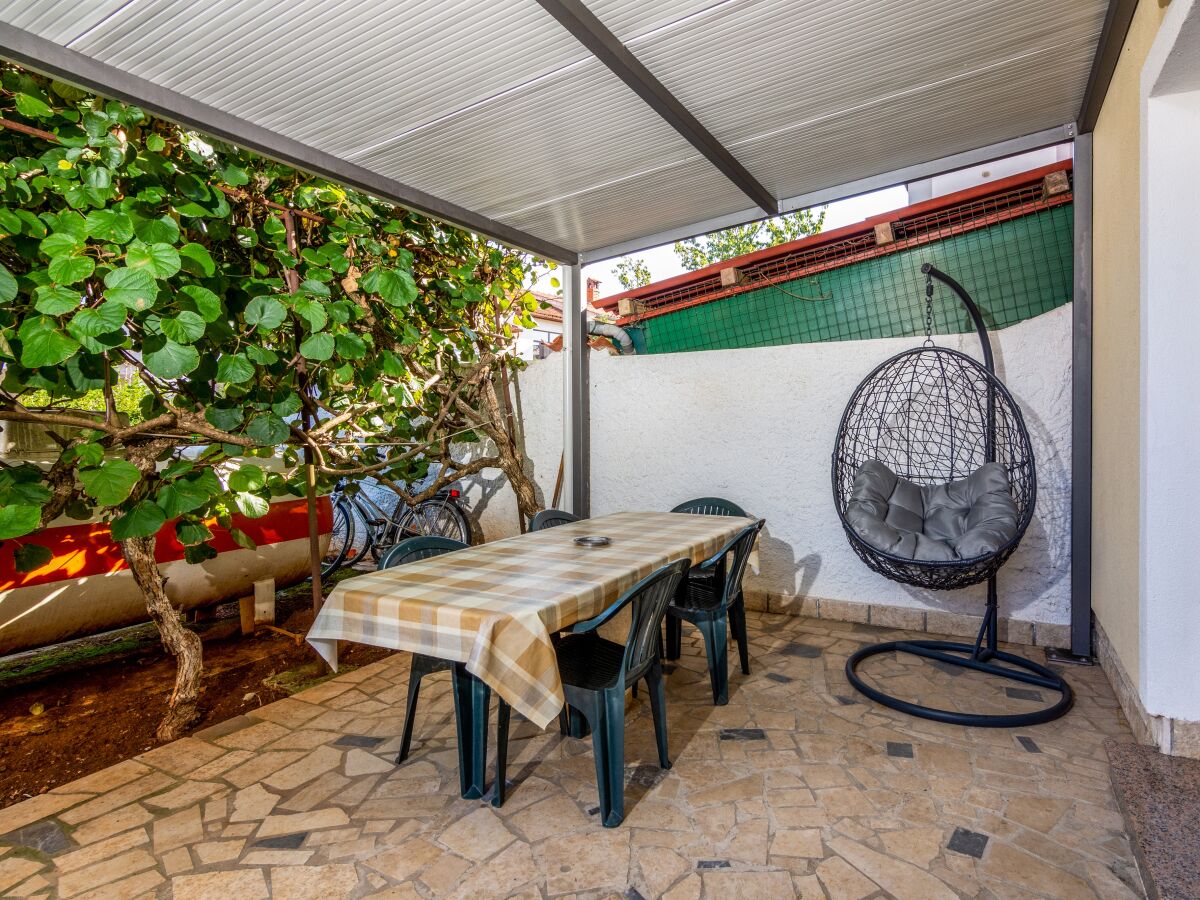 Apartment One bedroom apartment with terrace Valbandon, Fažana A-7352-b