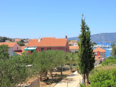 Apartment One bedroom apartment with terrace Ilovik, Lošinj A-8069-b in Ilovik - Apartment