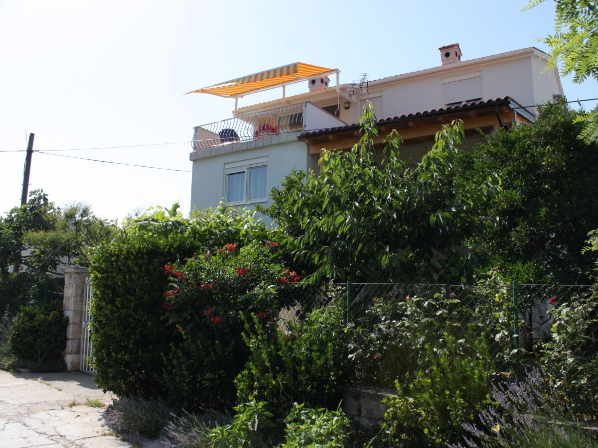 Apartment One bedroom apartment with terrace Božava, Dugi otok A-8100-b
