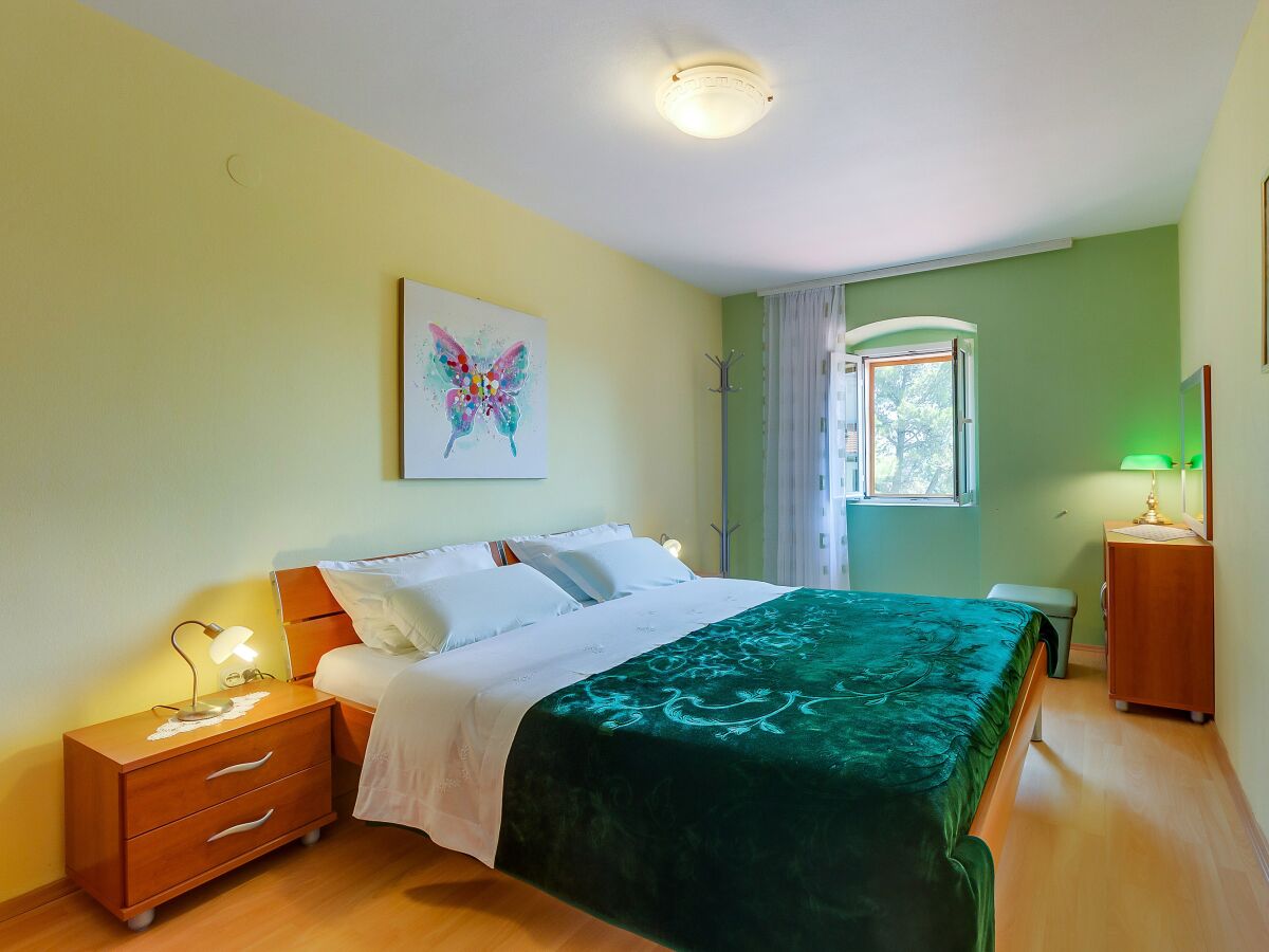 Apartment Two bedroom apartment with terrace Nerezine, Lošinj A-8049-a