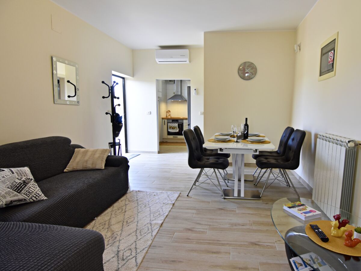 Apartment One bedroom apartment with terrace Savudrija, Umag A-22559-b