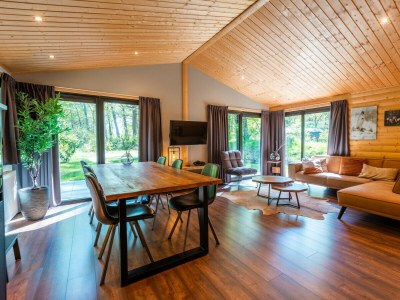 Chalet Vakantiepark De Wiltzangh - Esborg Lodge Hottub 6 - Features photo 6
