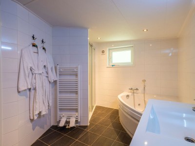 Chalet Vakantiepark De Wiltzangh - Bosrand Wellness Cabin - Features photo 10
