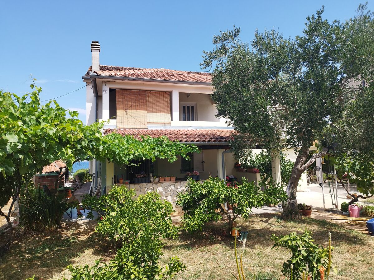 Apartment One bedroom apartment with terrace and sea view Tkon, Pašman A-6221-b - Outdoor photo 3