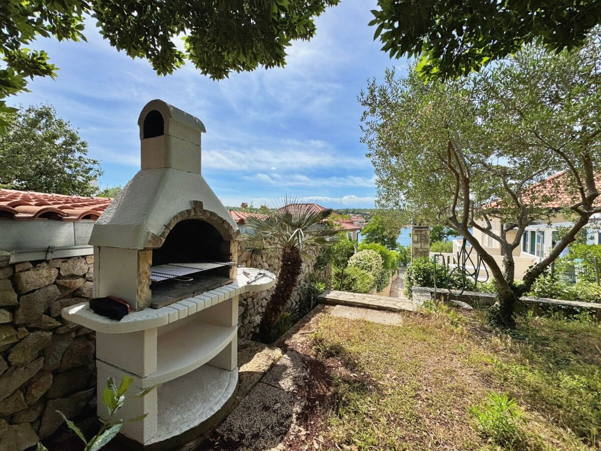 Apartment Two bedroom apartment near beach Šilo, Krk A-18704-f - Outdoor photo 3