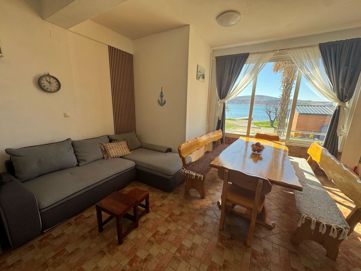 Apartment One bedroom apartment near beach Seline, Paklenica A-6528-b
