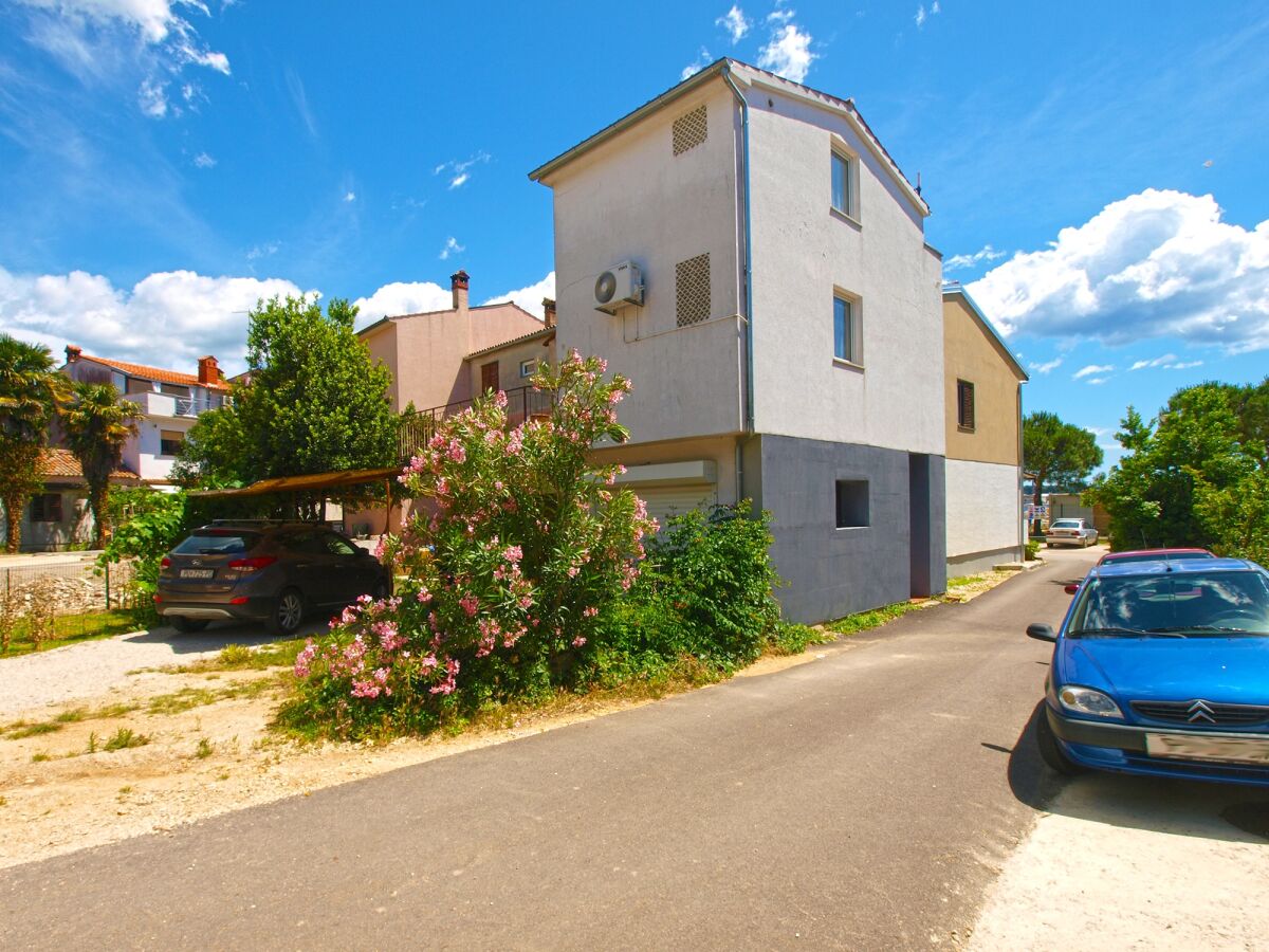 Apartment One bedroom apartment with balcony and sea view Rovinj A-19730-a - Outdoor photo 2