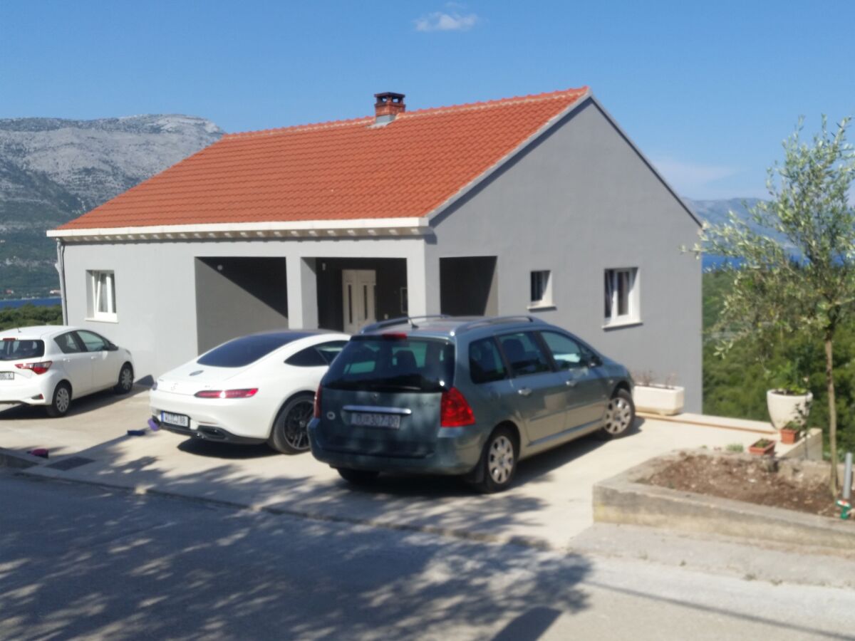 Apartment One bedroom apartment with terrace and sea view Žrnovo, Korčula A-16045-a