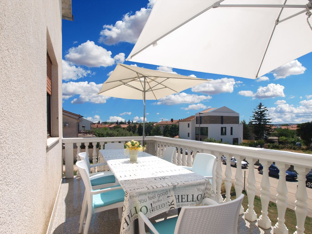 Apartment Three bedroom apartment with terrace Fažana A-20637-a