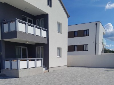 Apartment Two bedroom apartment with terrace Vrsi - Mulo, Zadar A-24110-a - Outdoor photo 11