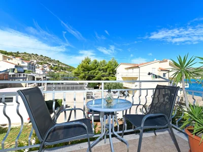 Apartment One bedroom apartment with balcony and sea view Mastrinka, Čiovo A-23959-b in Trogir - Apartment