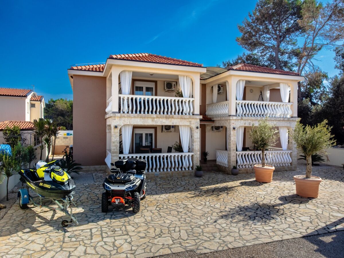 Apartment Two bedroom apartment with terrace Vir A-24090-b - Outdoor photo 2