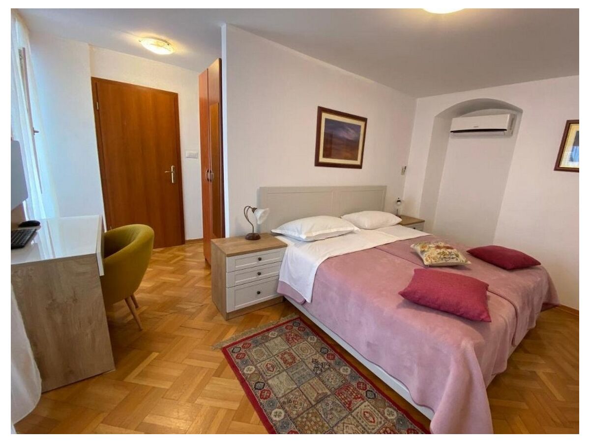 Holiday room with air-conditioning Split S-23996-b