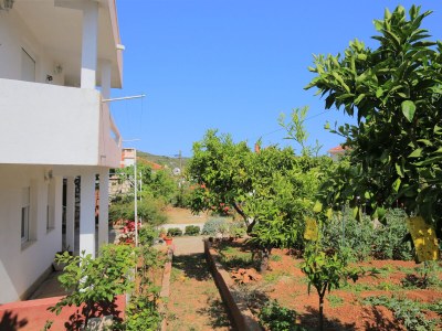 Apartment Two bedroom apartment with terrace Vinišće, Trogir A-24197-a - Outdoor photo 9