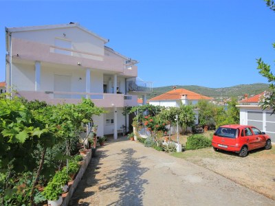 Apartment Two bedroom apartment with terrace Vinišće, Trogir A-24197-a - Outdoor photo 18
