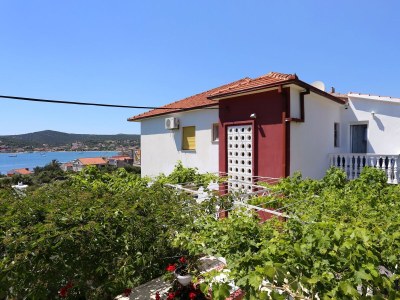 Apartment Two bedroom apartment with terrace and sea view Vinišće, Trogir A-10241-b - Outdoor photo 4
