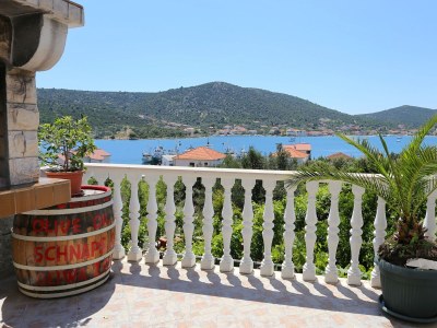 Apartment Two bedroom apartment with terrace and sea view Vinišće, Trogir A-10241-b - Outdoor photo 13