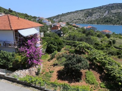 Apartment Two bedroom apartment with terrace and sea view Vinišće, Trogir A-10241-b - Outdoor photo 15