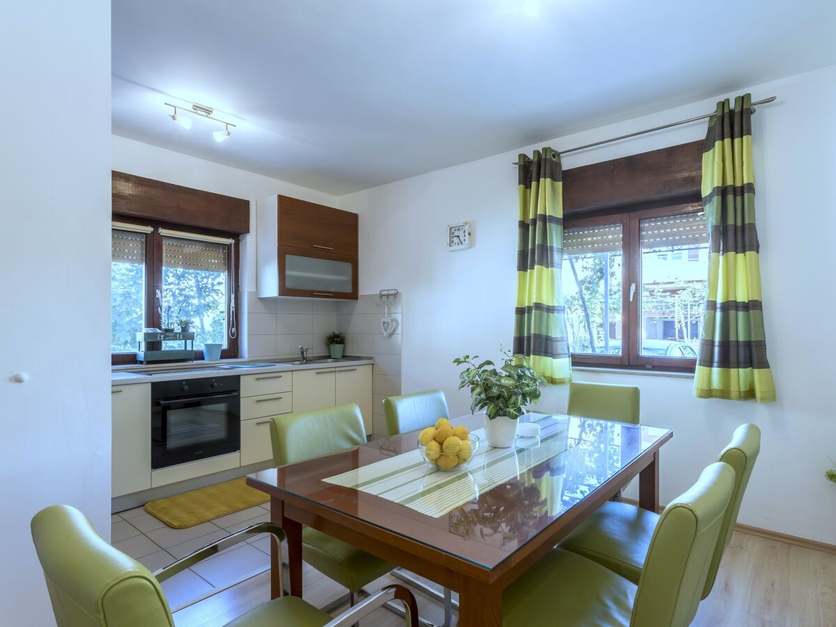 Apartment Three bedroom apartment with terrace Kaštel Štafilić, Kaštela A-20662-a