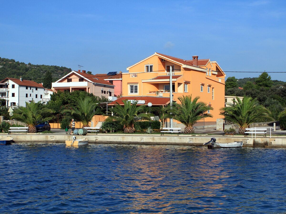 Apartment One bedroom apartment with terrace and sea view Kukljica, Ugljan A-8478-a