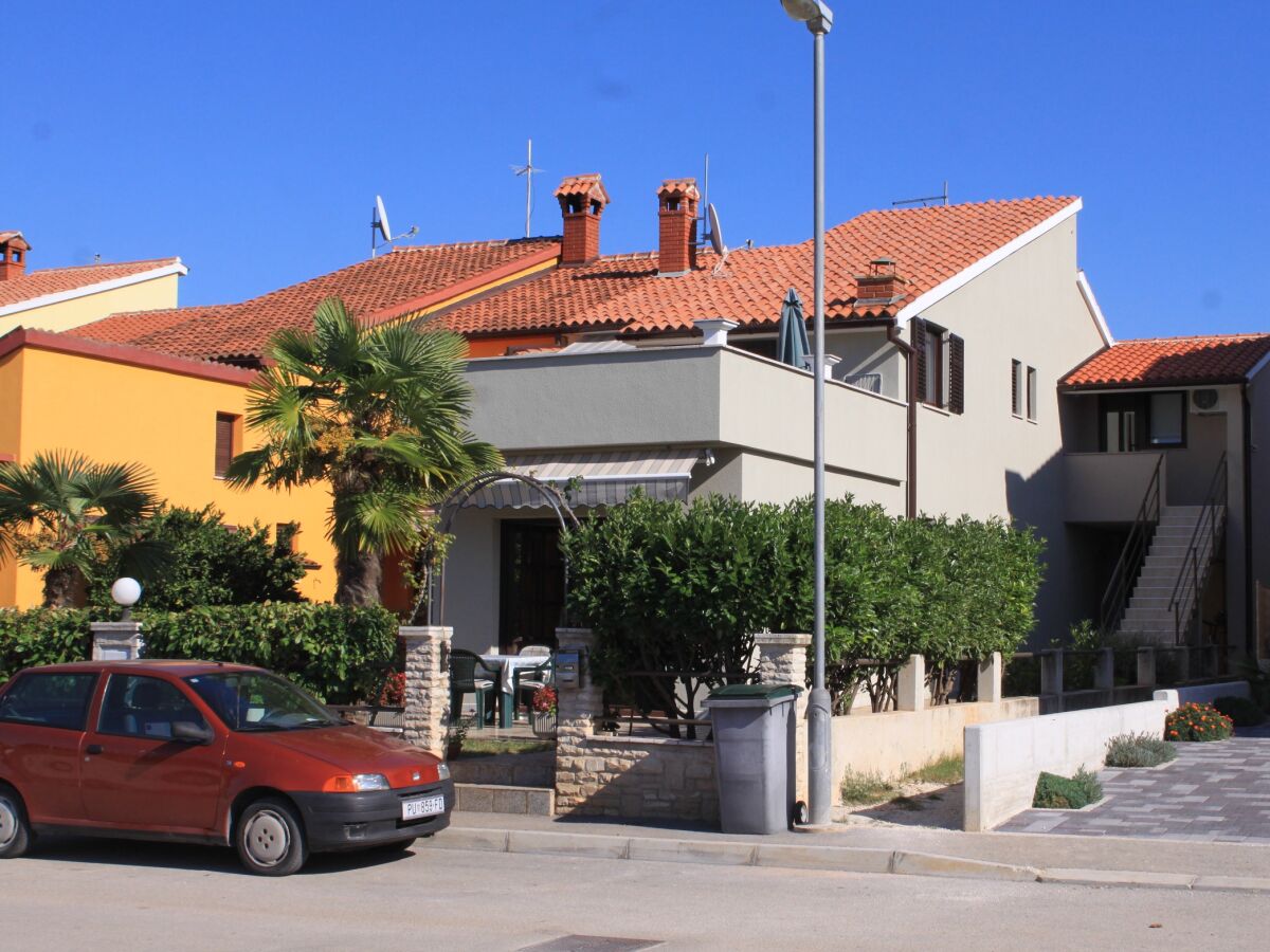Apartment Studio flat with terrace and sea view Fažana AS-7205-a