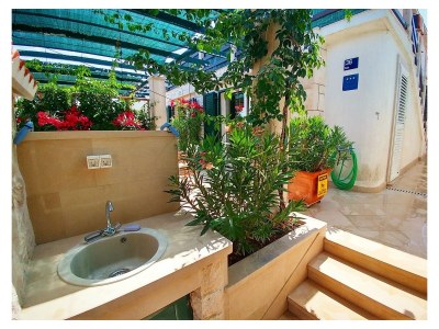 Apartment One bedroom apartment with terrace Povlja, Brač A-24129-c - Outdoor photo 5