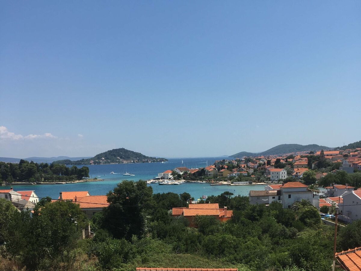Apartment Two bedroom apartment with balcony and sea view Preko, Ugljan A-23327-b