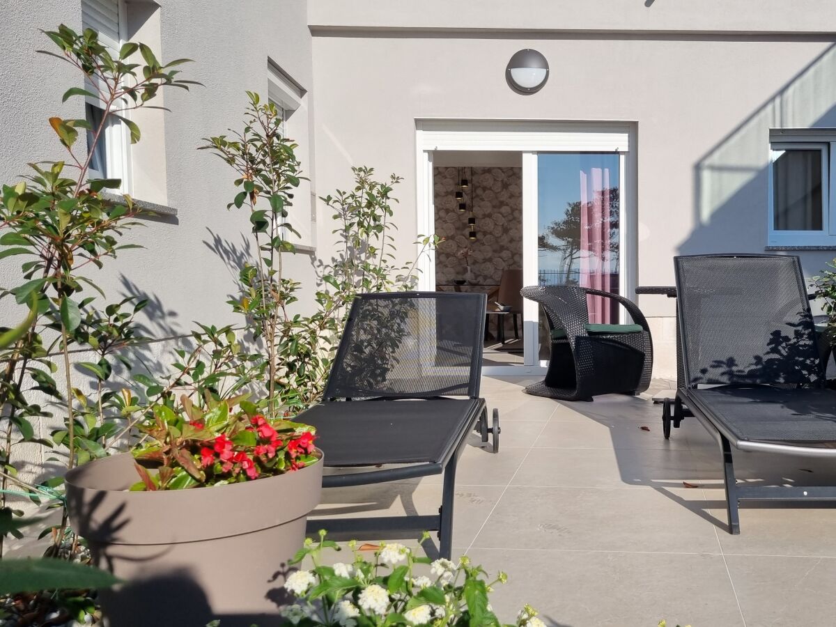 Apartment One bedroom apartment with terrace and sea view Šilo, Krk A-21242-h
