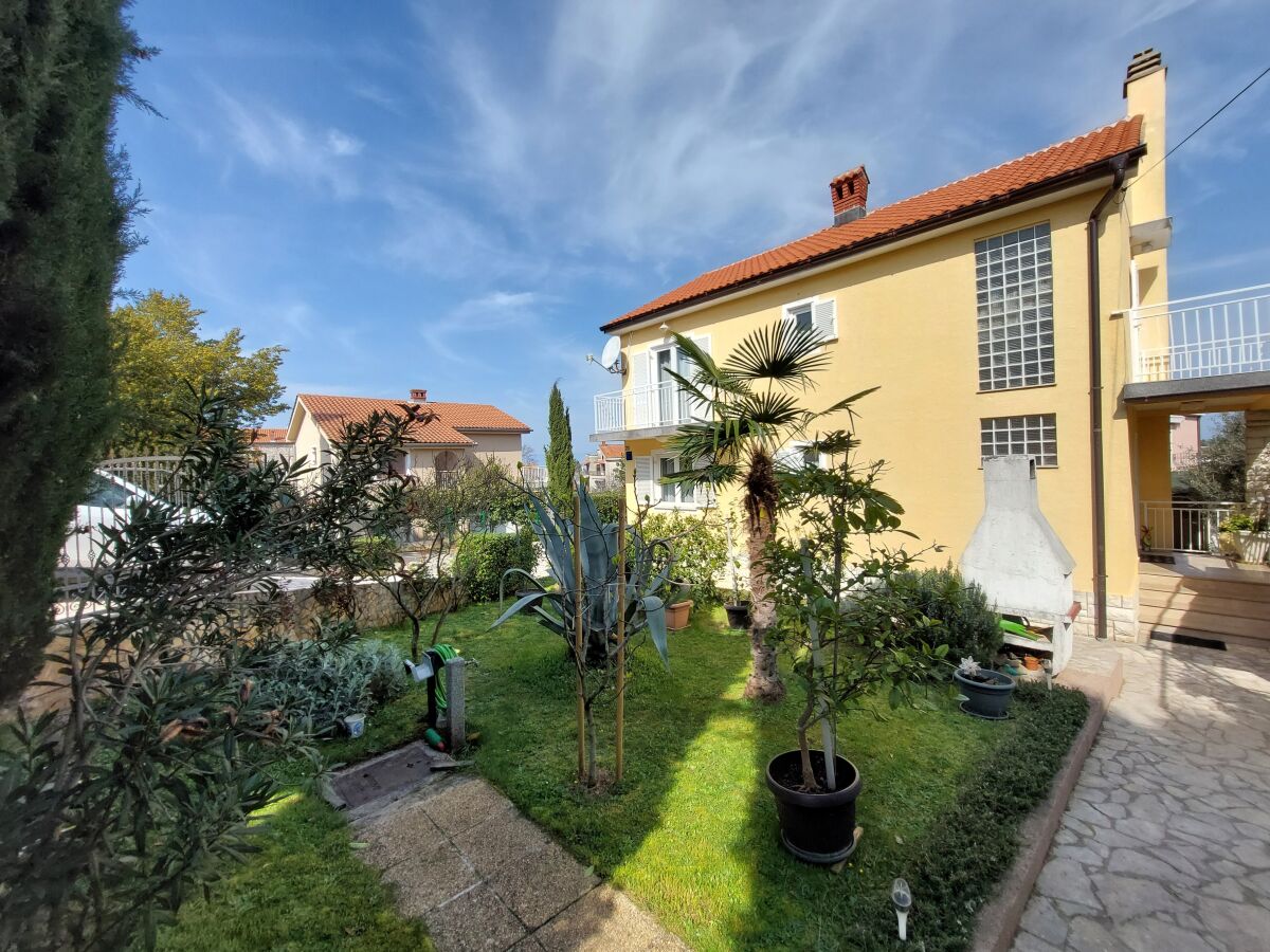 Apartment Two bedroom apartment with terrace Malinska, Krk A-22892-a - Outdoor photo 2