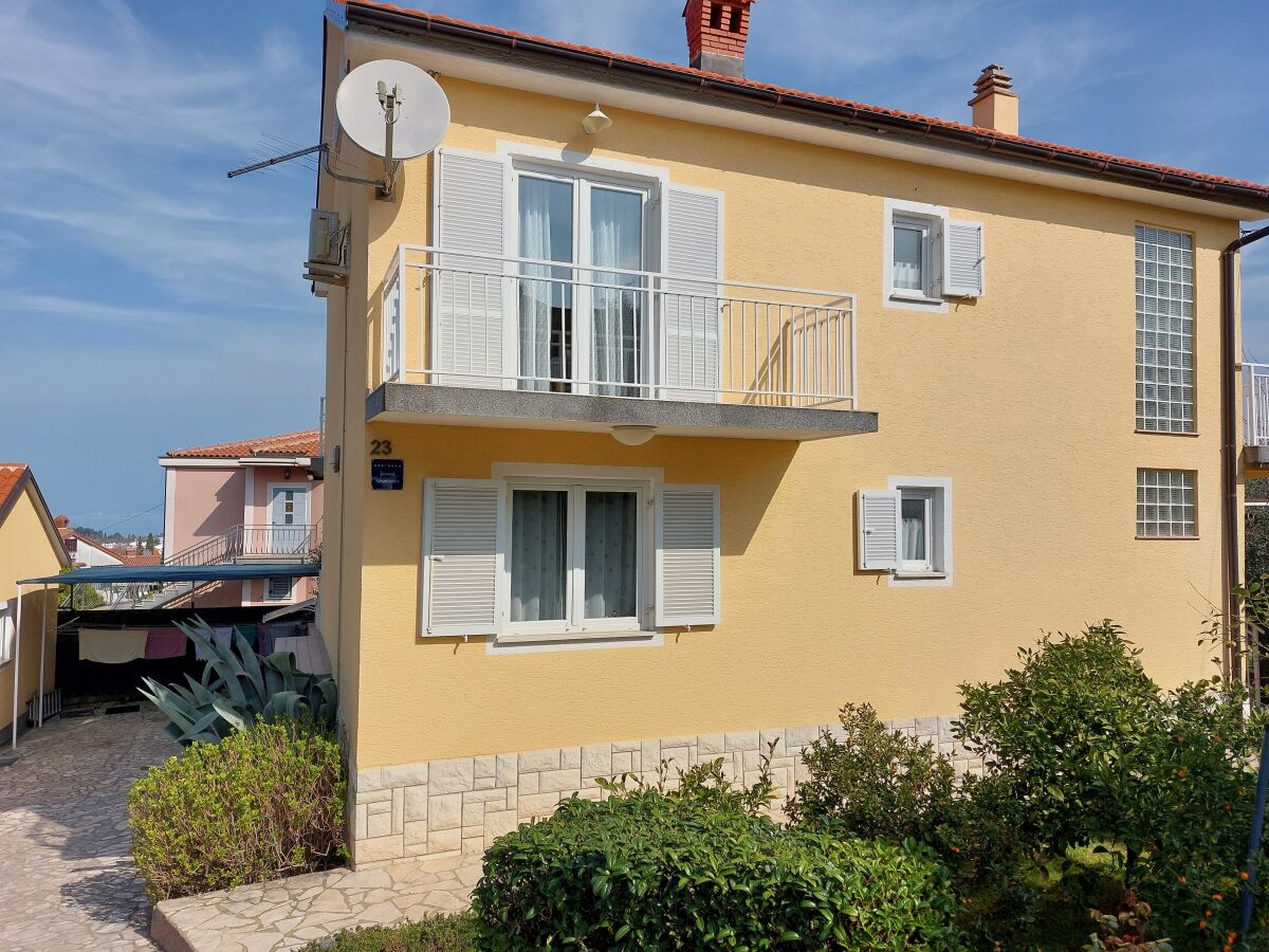 Apartment Two bedroom apartment with terrace Malinska, Krk A-22892-a - Outdoor photo 3