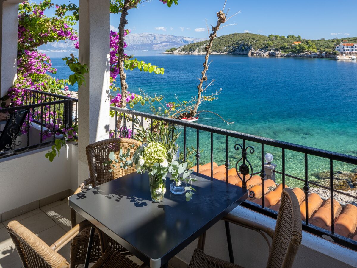 Apartment Studio flat near beach Cove Pokrivenik, Hvar AS-10427-a