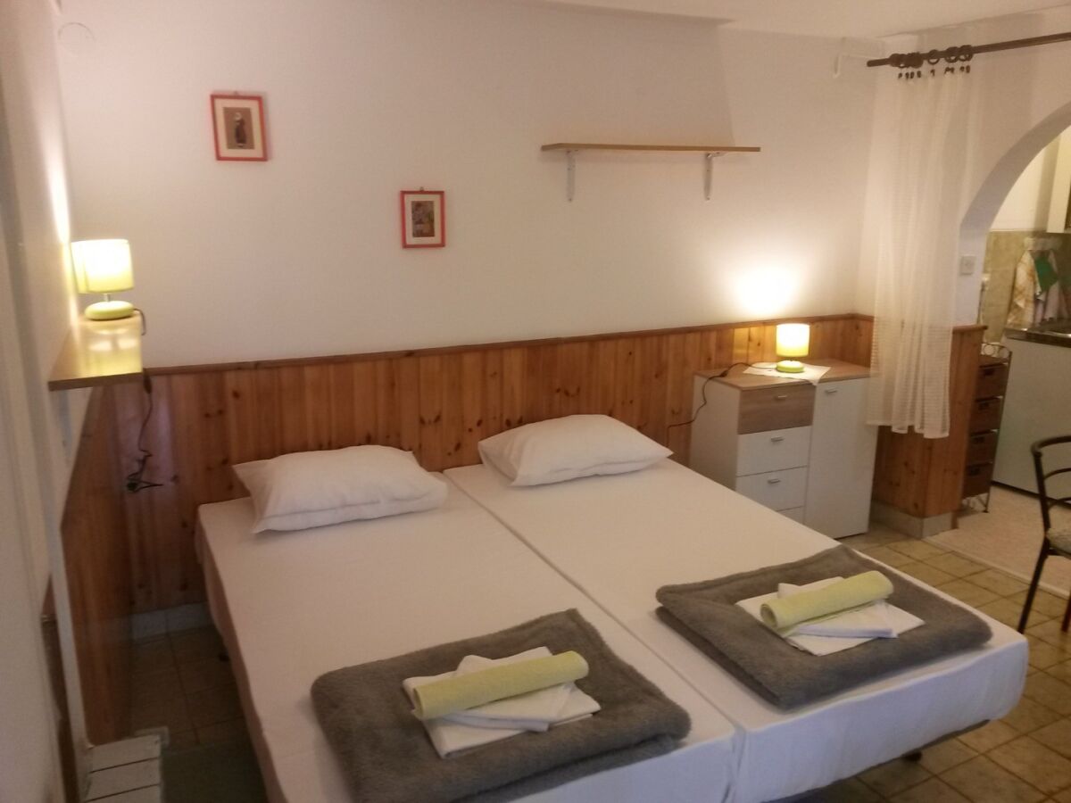 Apartment Studio flat near beach Martinšćica, Cres AS-23980-d