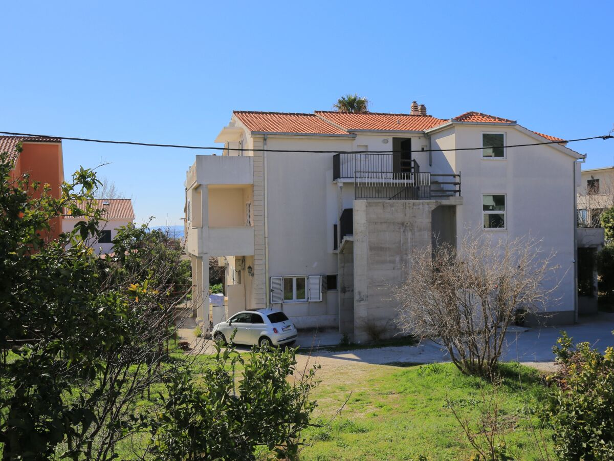 Apartment One bedroom apartment with air-conditioning Podstrana, Split A-23954-c - Outdoor photo 3