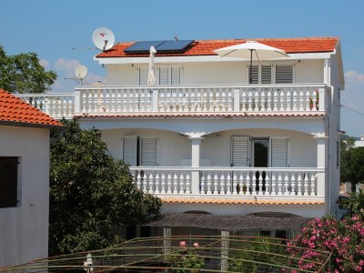 Apartment Three bedroom apartment with terrace Pirovac, Šibenik A-24766-a - Outdoor photo 3